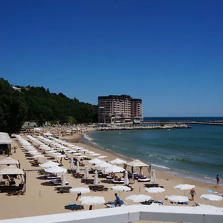 Port Palace Sf. Constantin și Elena