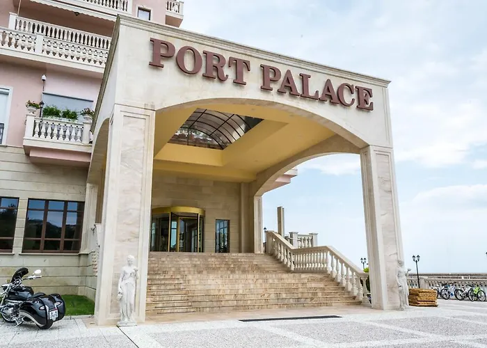 Port Palace Sf. Constantin și Elena