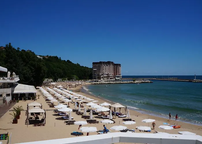 Port Palace Sf. Constantin și Elena